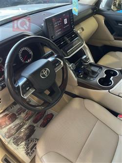 تۆیۆتا لاند کروزەر